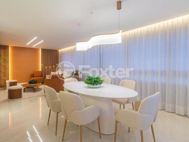 Apartamento, 3 dormitórios, 125.33 m², em Petrópolis