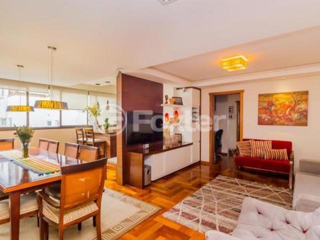 Apartamento, 3 dormitórios, 126.95 m², em Menino Deus