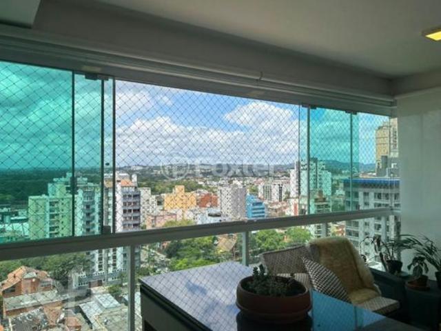 Apartamento, 3 dormitórios, 128.19 m², em Centro