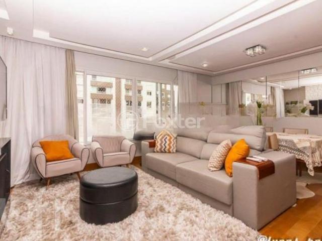 Apartamento, 3 dormitórios, 129 m², em Menino Deus