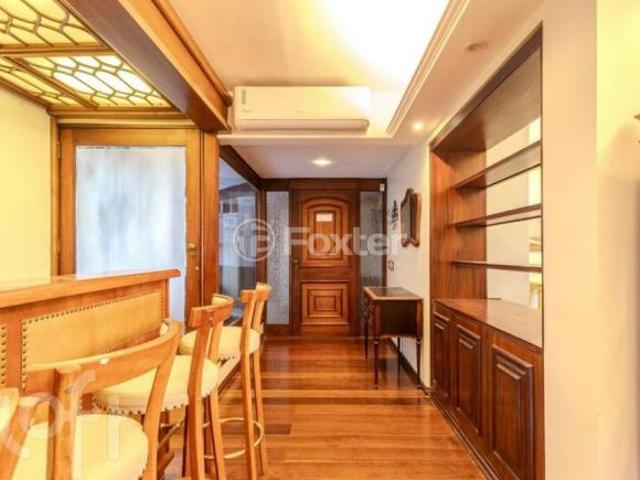 Apartamento, 3 dormitórios, 240.79 m², em Floresta