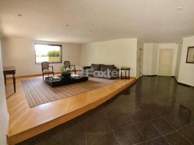 Apartamento, 3 dormitórios, 251 m², em Real Parque
