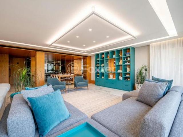 Apartamento, 3 dormitórios, 290 m², em Mont Serrat