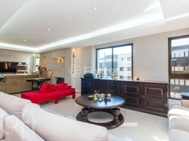 Apartamento, 3 dormitórios, 201.35 m², em Bela Vista