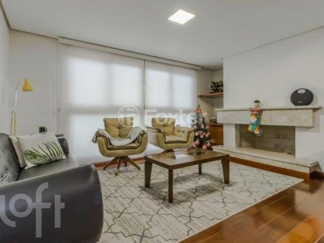 Apartamento, 3 dormitórios, 312.71 m², em Centro