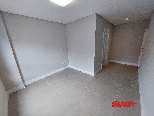 Apartamento 3 Quartos Kobrasol 140m²