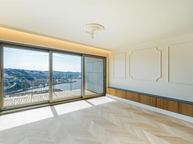 Apartamento 3 quartos sobre rio o Douro, Porto 118m² Lordelo do Ouro e Massarelos