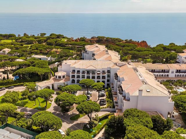 Apartamento localizado no Pine Cliffs Resort m² Albufeira e olhos de água