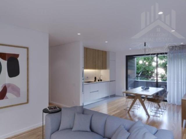 Apartamento T3, 4 Andar, com Terraço, Garagem e Arrumos, na Maia