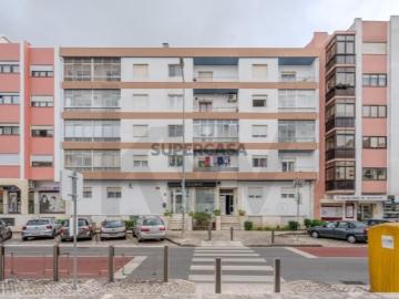 Apartamento T3 4º andar sem Elevador no Centro do Cacém