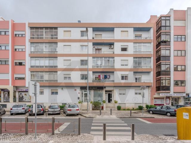 Apartamento T3 4º andar sem Elevador no Centro do Cacém