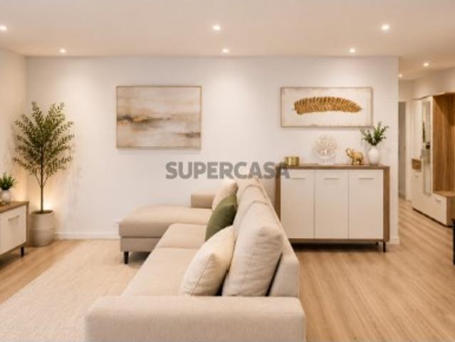 Apartamento T3 4 assoalhadas, Semi Novo com 2 varandas e arrendação em Alhos Vedros