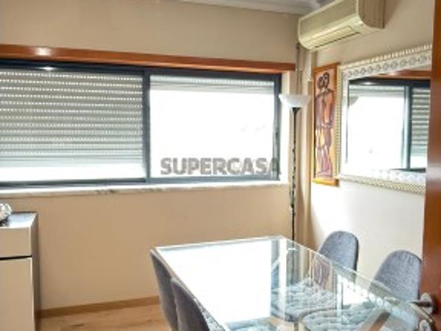 Apartamento T3 91 m² Direito de Superfície Rua António Albino Machado, laranjeiras, Lisboa