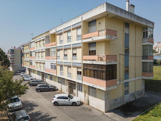 Apartamento T3 92 m² | Arrecadação Queluz