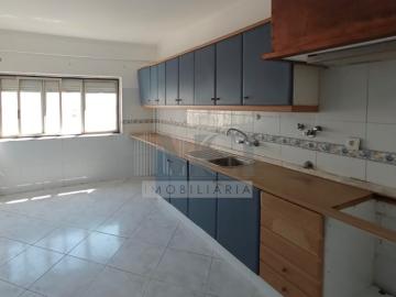 Apartamento T3, 9º andar, perto da entrada da A1 do Carregado!
