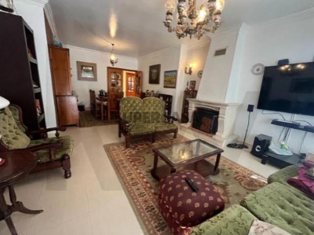 Apartamento T3 131 m² com Varanda e Garagem Box Junto ao Taguspark