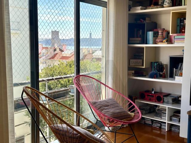 Apartamento T3 | 135 m² de área bruta privativa | 2 lugares de garagem | Belém