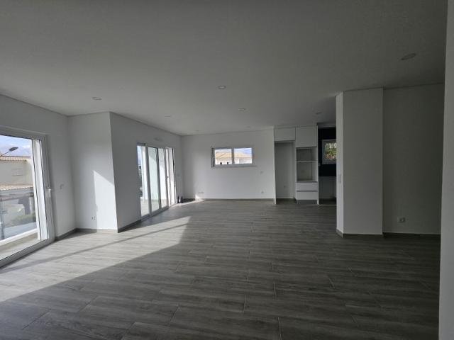 Apartamento T3 1º andar perto da Praia de Altura