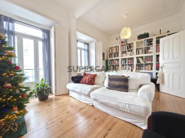 Apartamento T3 + 1 Remodelado 129 m2 Bairro das Novas Nações 720.000€