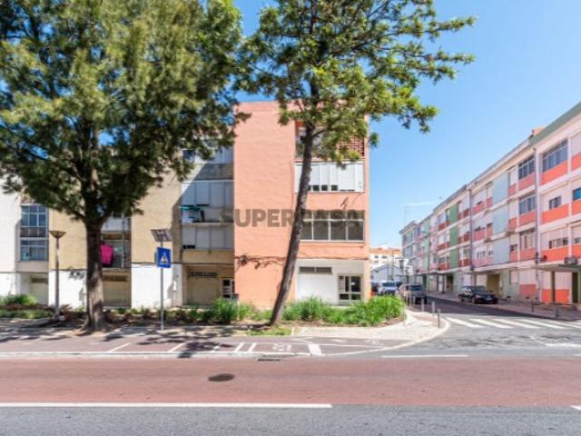 Apartamento T3 | 2 Casas de Banho | 1.º Andar | Agualva Cacém