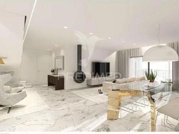 Apartamento T3 + 2 Duplex em Condomínio Privado