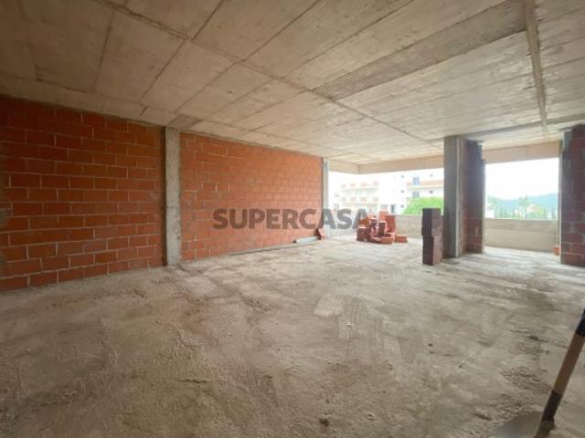 Apartamento T3 com Varanda e Vista Desafogada | Sesimbra Freguesia do Castelo