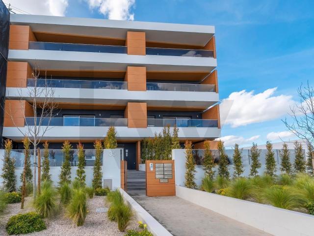 Apartamento T3 3 casas de banho com Terraço Privativo e Lugar de Garagem