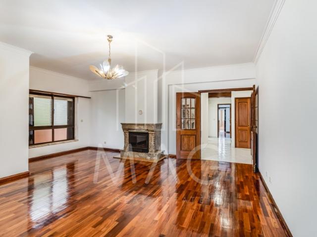 Apartamento T3 + 3 em Telheiras