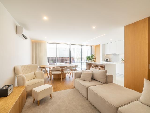 Apartamento T3 | Terraço | Varandas | Garagem | Praia