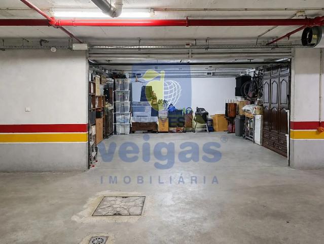 Apartamento T3, totalmente mobilado na prestigiada Urbanização Malvarosa