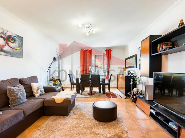 Apartamento T3 Totalmente Mobilado no Centro do Carregado