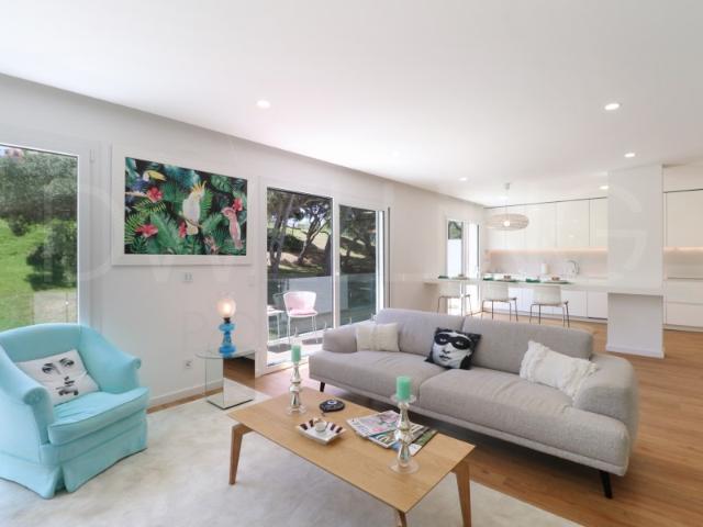 Apartamento T3 totalmente mobilado com 4 lugares de parqueamento e arrecadação!