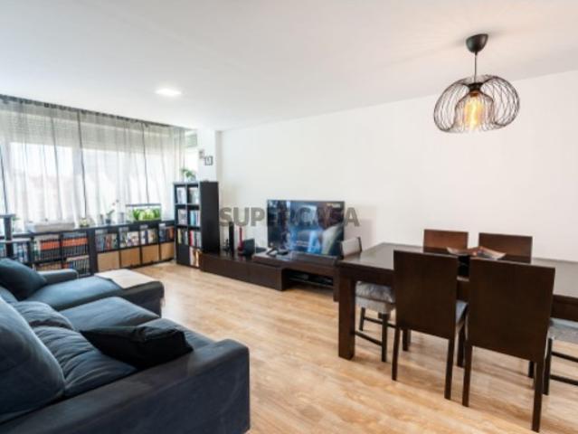 Apartamento T3 Totalmente Remodelado | 114 m² | Suite | Open Space | Centro da Amadora