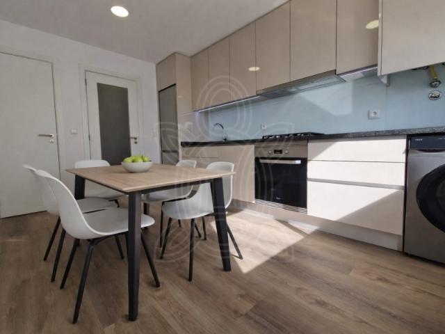 Apartamento T3 remodelado com garagem e arrumos na Granja do Ulmeiro