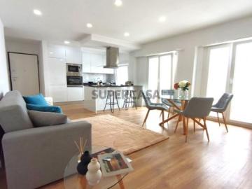 Apartamento T3, totalmente remodelado, Benfica