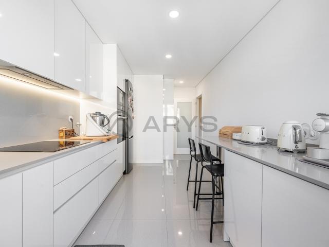 Apartamento T3 | Totalmente Remodelado | Garagem Fechada | São Vicente, Braga