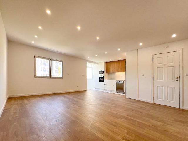 Apartamento T3 totalmente remodelado e equipado, com varandas e lugar de garagem em Maximinos em Braga para arrendamento