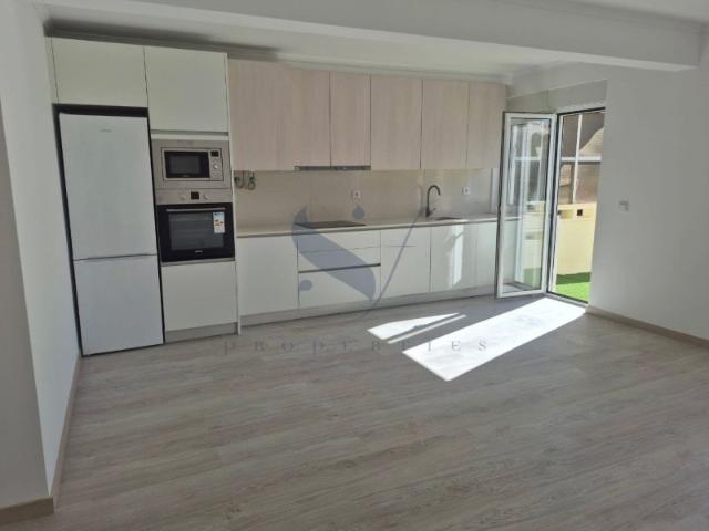 Apartamento T3 totalmente remodelado e equipado em Massama