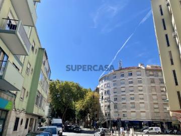 Apartamento T3, totalmente remodelado e mobilado, varanda, Benfica