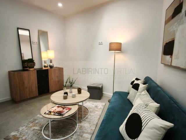Apartamento T3 Totalmente Remodelado e Mobilado em São Domingos de Benfica