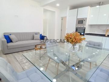 Apartamento T3 Totalmente Remodelado em Benfica