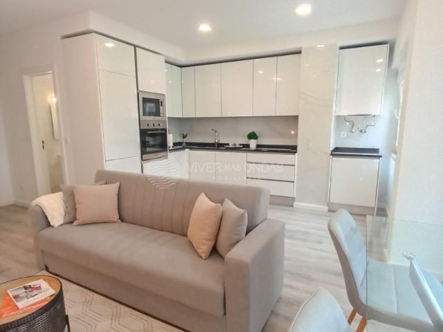 Apartamento T3 totalmente remodelado, em Benfica