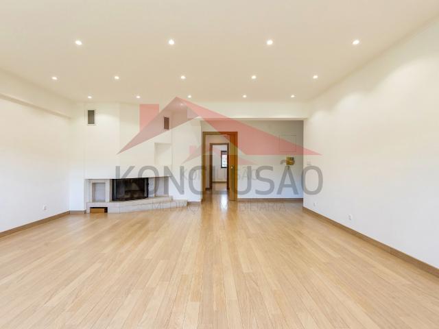 Apartamento T3 totalmente remodelado em Vila Franca de Xira