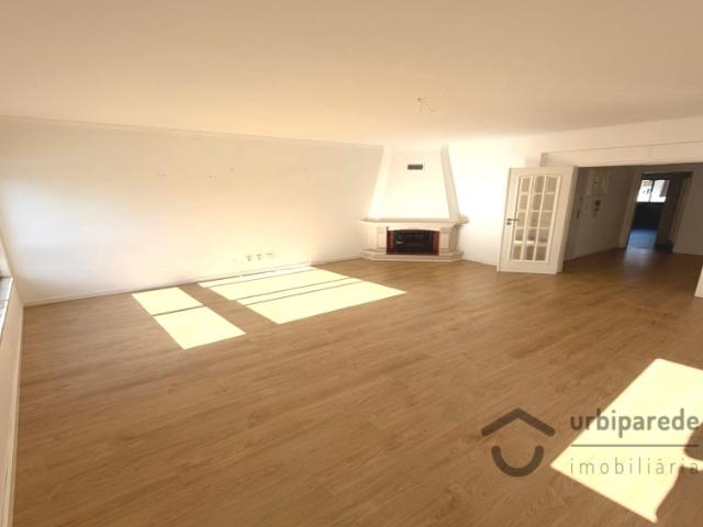 Apartamento T3 totalmente remodelado, no Cacém