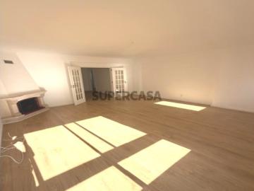 Apartamento T3 totalmente remodelado, no Cacém