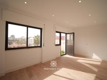 Apartamento T3 totalmente remodelado no Alto do Seixalinho
