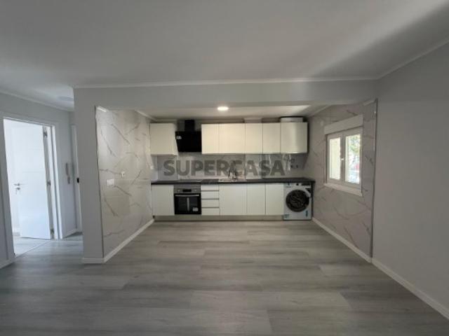 Apartamento T3 totalmente remodelado no Laranjeiro, a 10 minutos do Metro de Superfície