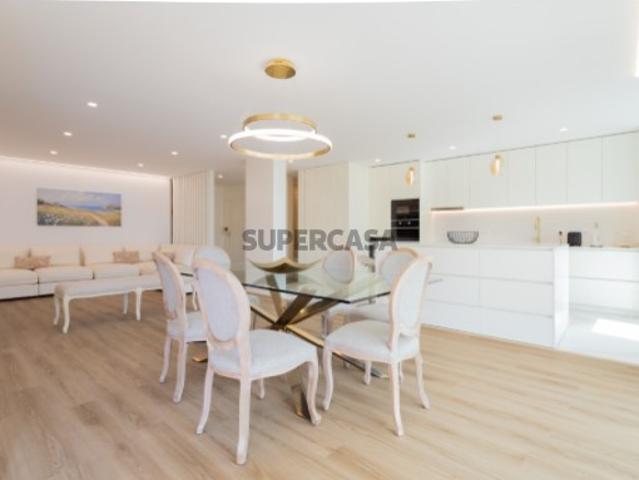 Apartamento T3 totalmente remodelado nos Jardins da Parede, Cascais