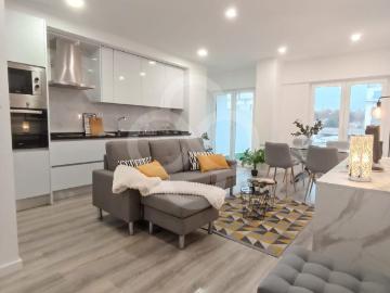 Apartamento T3 totalmente remodelado na freguesia de Benfica. 92m² Benfica