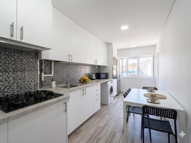 Apartamento T3 Totalmente Remodelado | Seixal | 111 m²